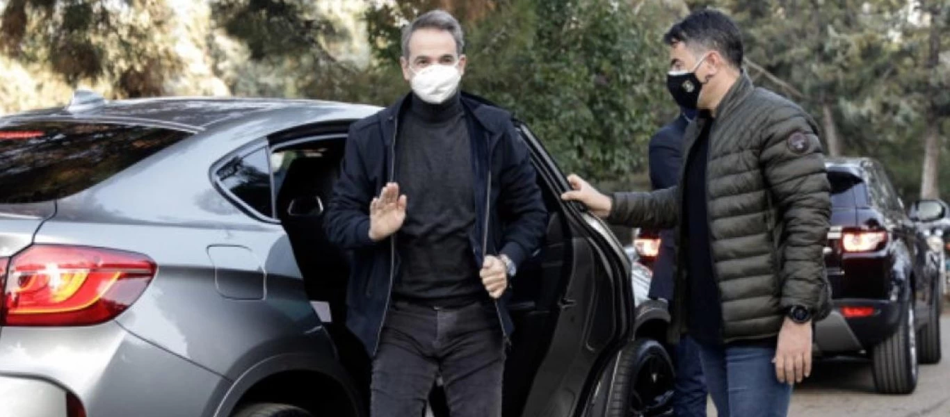 Πολίτες επιτέθηκαν στον Κ.Μητσοτάκη στη Θεσ/νίκη - Κρύφτηκε στο υπερπολυτελές τζιπ του! (βίντεο)